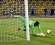 Ducan e născut pe 9 februarie 2001, la Videle. El a apărut la seniorii FCSB-ului în 2018, într-un cantonament din Olanda, cu Dică antrenor