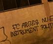 Suporterii lui FC Argeș, nemulțumiți de legătura echipei cu PSD. Sursă foto: Facebook Peluza Nord Pitești