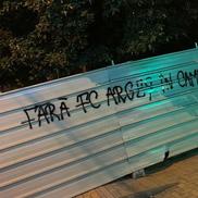 Suporterii lui FC Argeș, nemulțumiți de legătura echipei cu PSD. Sursă foto: Facebook Peluza Nord Pitești