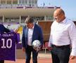 Marcel Ciolacu a primit tricoul cu numărul 10. Sursă foto: Facebook Marcel Ciolacu