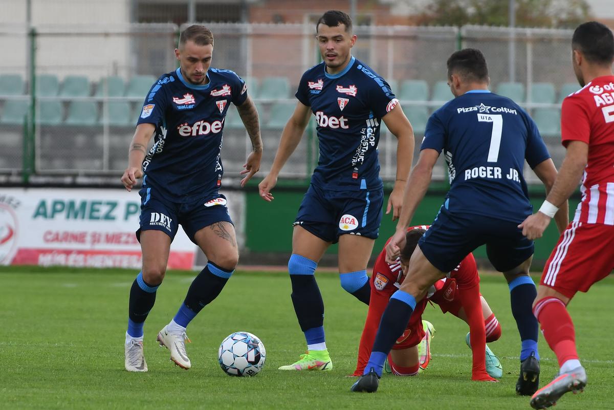 Probleme pentru jucătorul ofertat de FCSB: „Are toxiinfecție alimentară, n-a putut să stea în picioare”