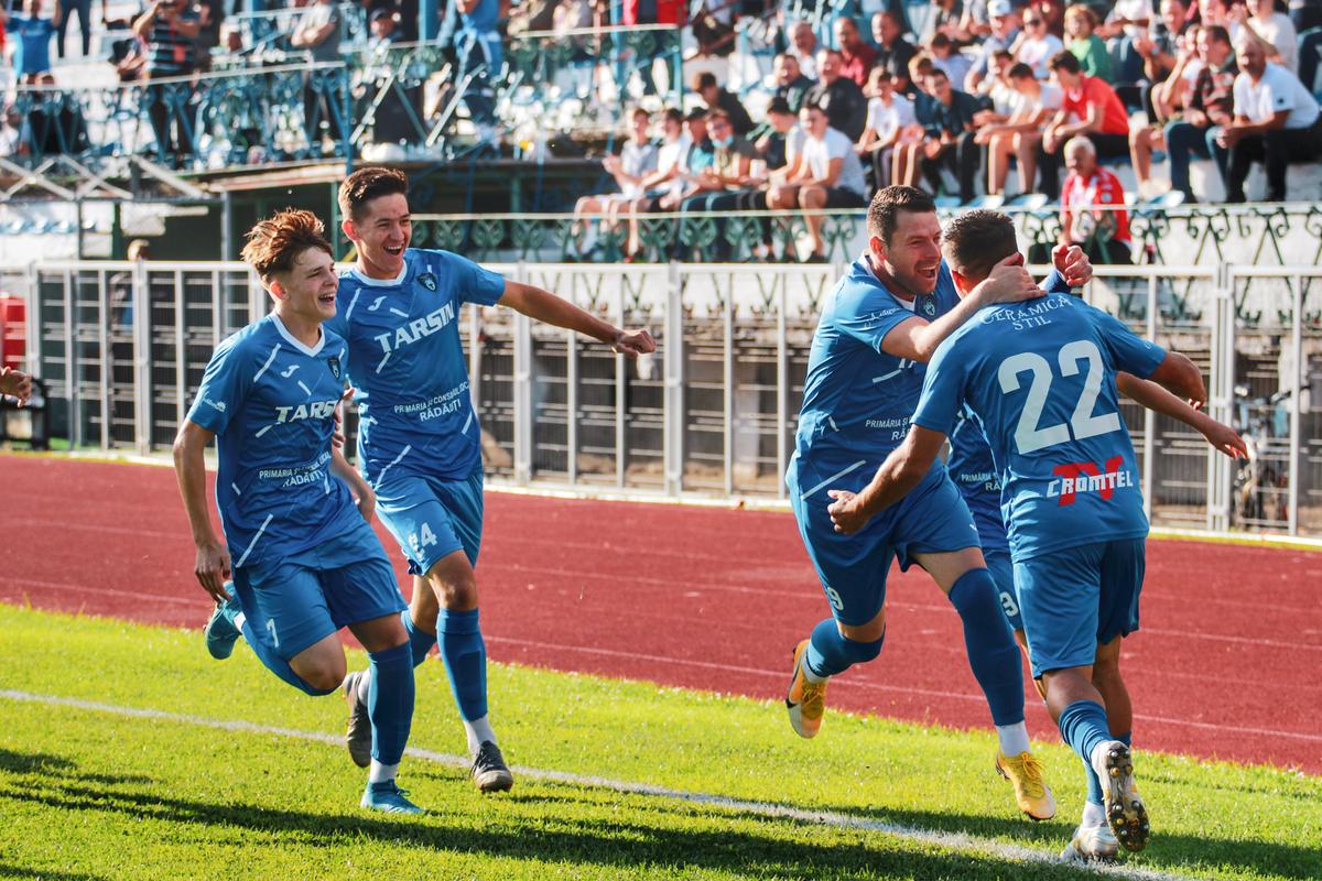 FOTO Liga 3, Radu Ungurianu, gol de Guinness Book pentru Bucovina Rădăuți