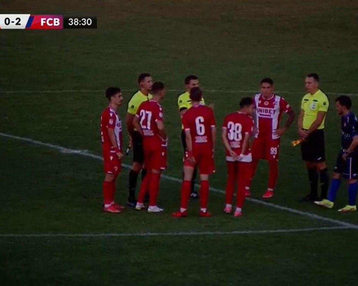 Detaliul remarcat de Dan Udrea la tribuna oficială, în momentul beznei de la Dinamo - Botoșani: „Cum să stai așa?!”