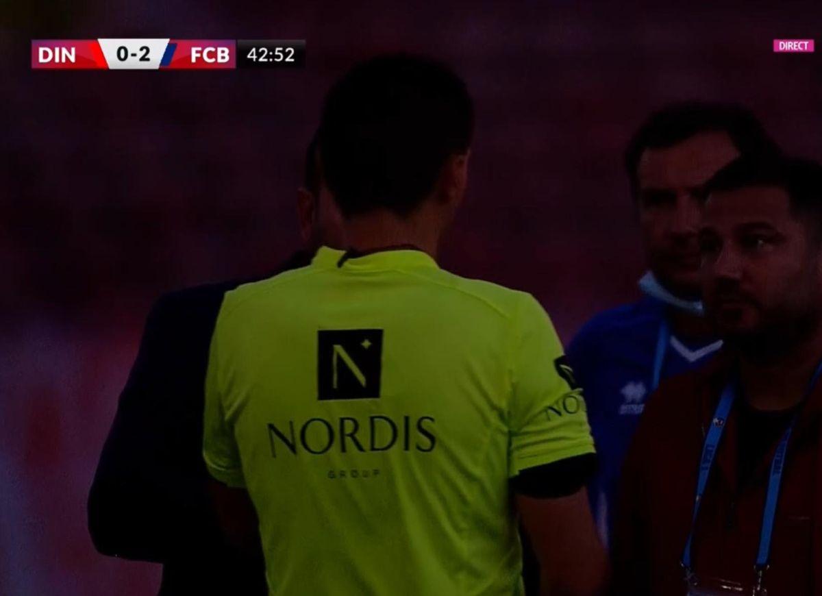 Detaliul remarcat de Dan Udrea la tribuna oficială, în momentul beznei de la Dinamo - Botoșani: „Cum să stai așa?!”