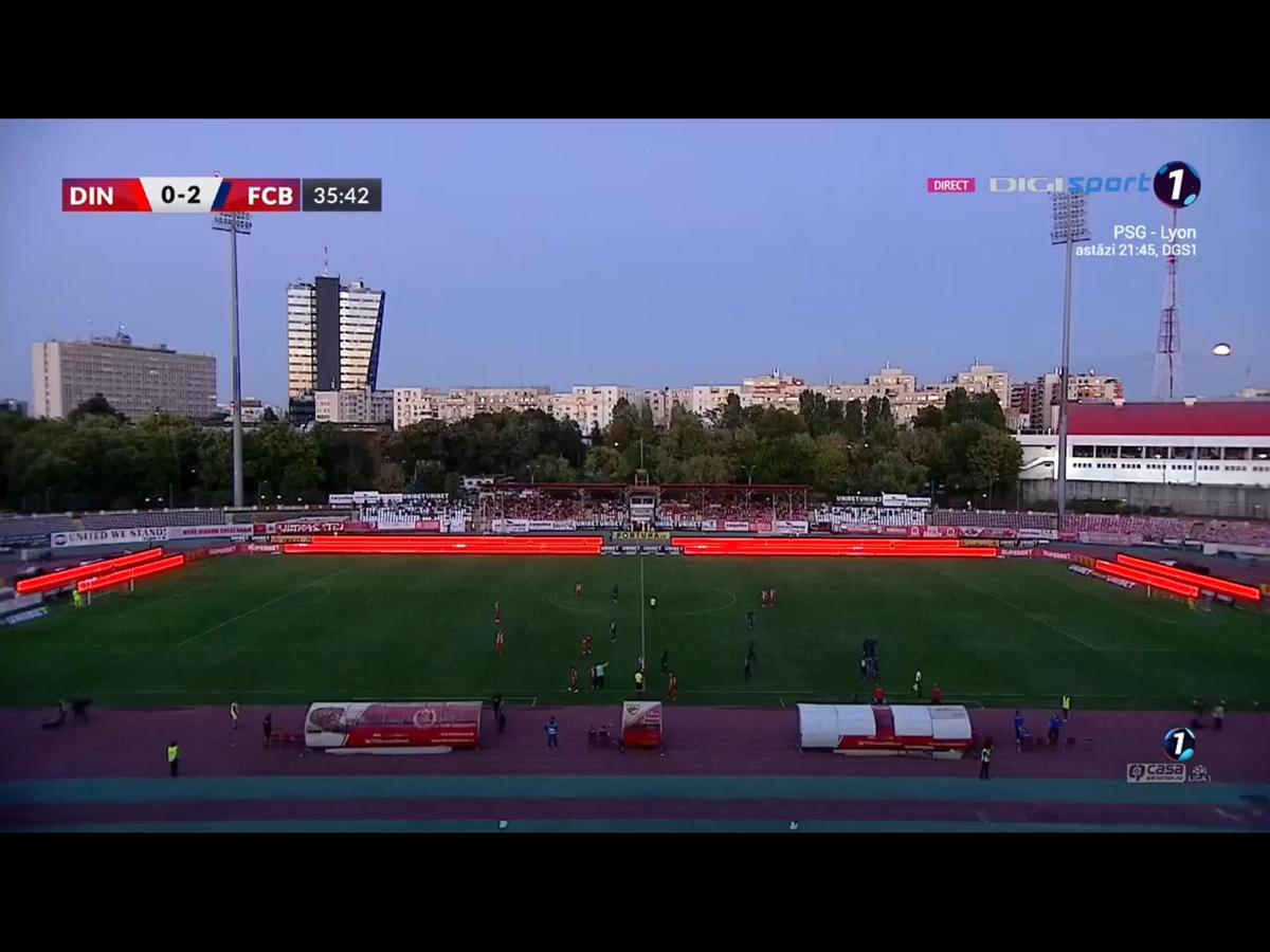 Detaliul remarcat de Dan Udrea la tribuna oficială, în momentul beznei de la Dinamo - Botoșani: „Cum să stai așa?!”