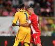 Detaliul remarcat de Dan Udrea la tribuna oficială, în momentul beznei de la Dinamo - Botoșani: „Cum să stai așa?!”