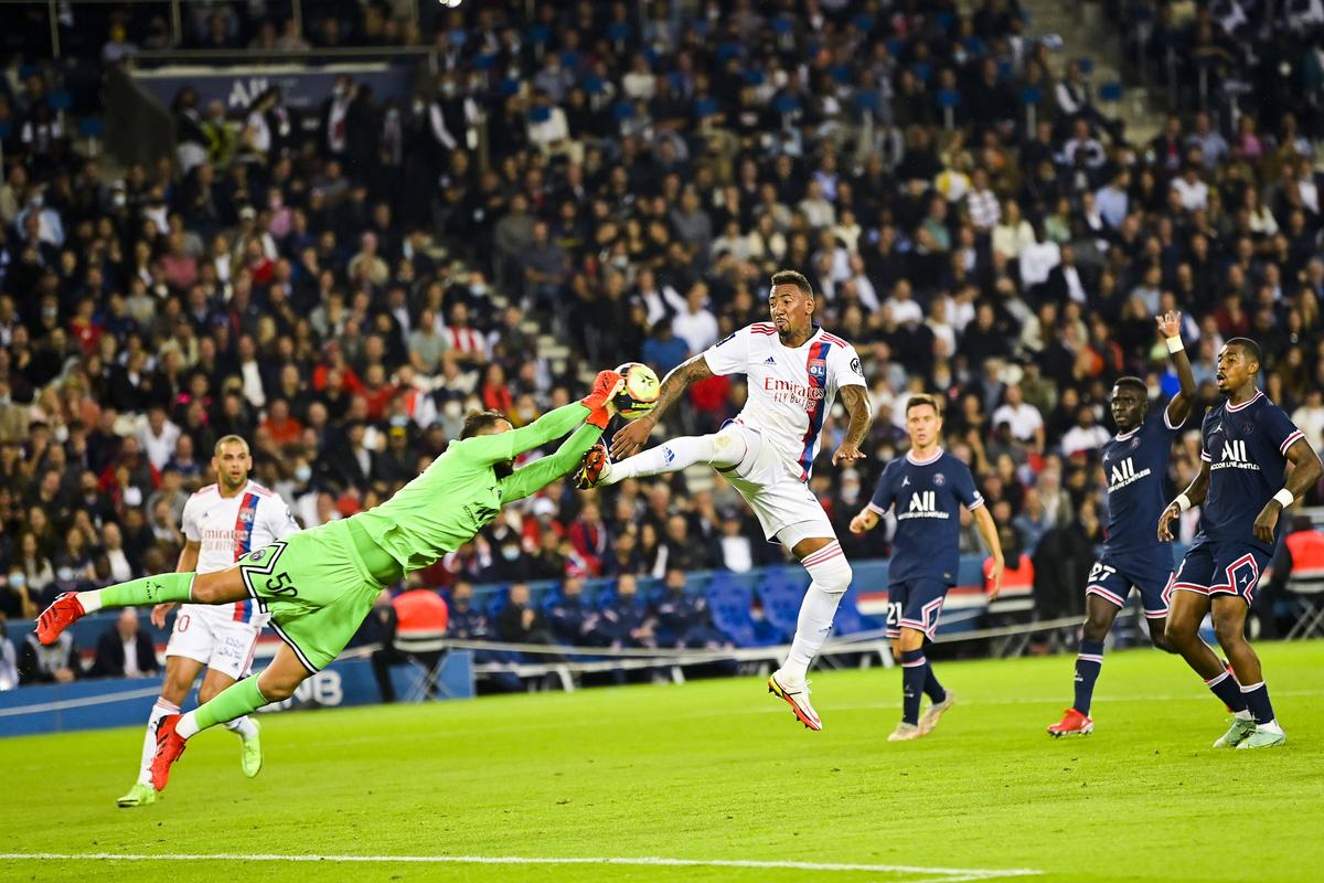 PSG câștigă, dar la Paris nu e liniște! Al 3-lea meci fără gol pentru Messi + primele tensiuni: Leo, schimbat, a refuzat să dea mâna cu Pochettino!