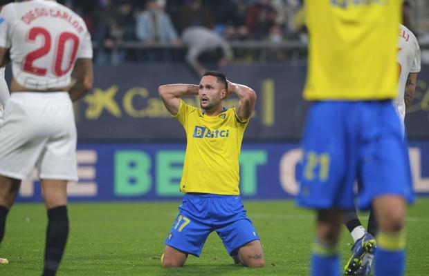 Continuă calvarul pentru Florin Andone » Atacantul s-a accidentat din nou, la debutul pentru noua echipă