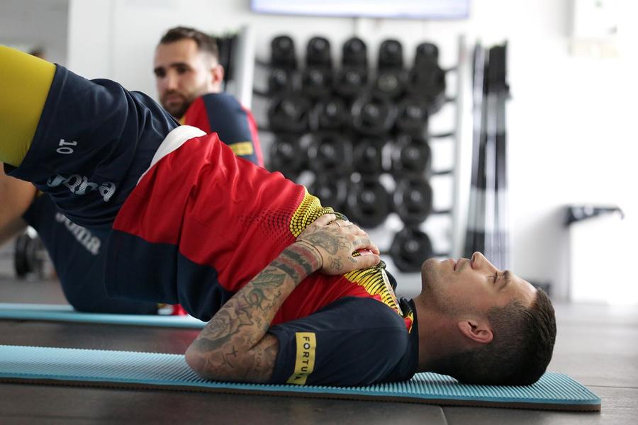 Nicolae Stanciu, în timpul antrenamentului efectuat de echipa națională ieri Cine a preluat numărul 10 la echipa națională după ce Maxim a fost sărit din schemă