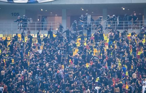 CSA Steaua ia în calcul să joace următoarele 4 meciuri de pe teren propriu pe stadioanele din Giurgiu sau Buzău.