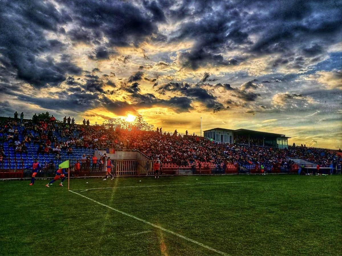 Nebunie iscată de FCSB și Dinamo » Echipa de Liga 3 a vândut mai multe abonamente decât Rapid în Superliga!