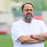 Evangelos Marinakis, patronul lui Olympiacos, viitoarea adversară a lui FCSB, a adus preotul în cantonament. Foto: Olympiacos.org