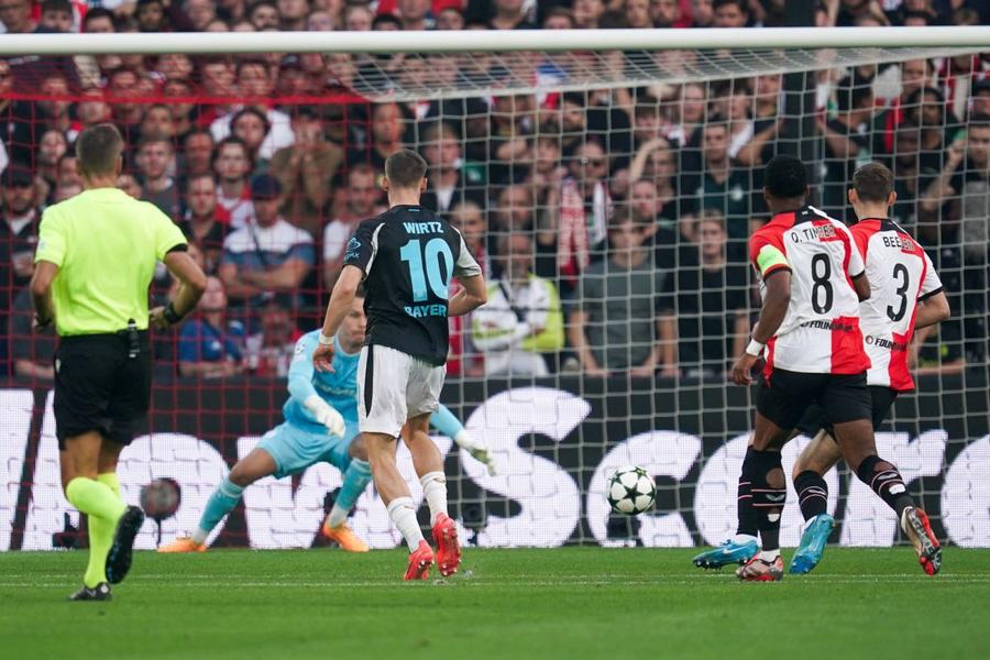 Wirtz a deschis scorul cu Feyenoord, cu un șut plasat de la distanță/ foto: Imago Images Noul star al Germaniei a debutat în forță în Champions League » Cum a marcat după doar 5 minute pentru Leverkusen