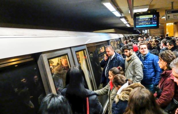 Patronul milionar care merge cu metroul în București: „Fac socoteala, ies mult mai ieftin!”