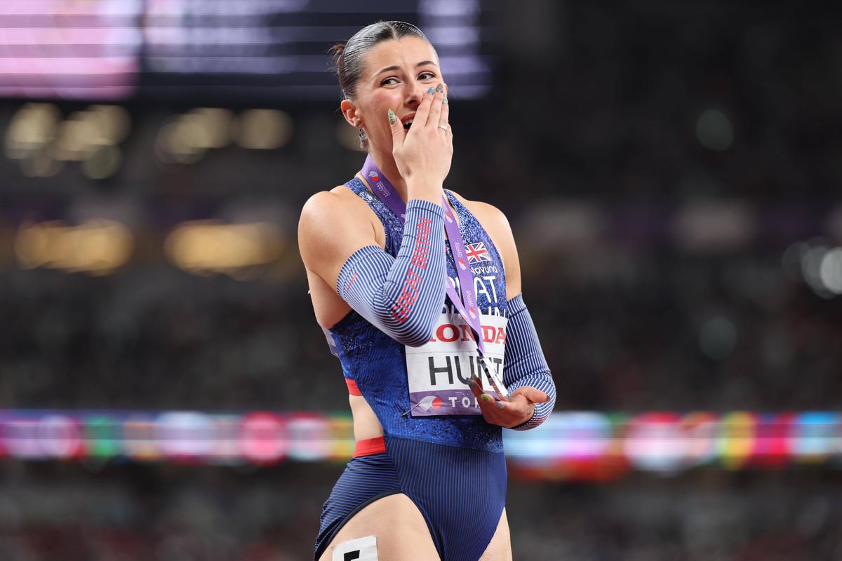 A izbucnit în lacrimi după ce a câștigat medalia de argint la Campionatele Mondiale de atletism: „Atmosfera a fost sexy și agresivă”