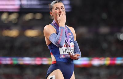 A izbucnit în lacrimi după ce a câștigat medalia de argint la Campionatele Mondiale de atletism: „Atmosfera a fost sexy și agresivă”