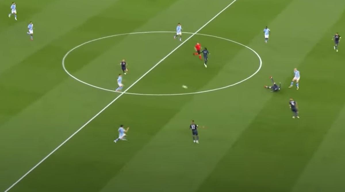 Faza eliminării lui Giovanni Di Lorenzo, după faultul de ultim apărător asupra lui Erling Haaland, în Manchester City - Napoli 2-0