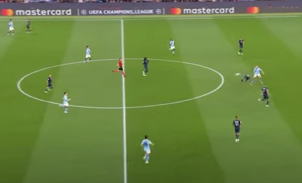 Faza eliminării lui Giovanni Di Lorenzo, după faultul de ultim apărător asupra lui Erling Haaland, în Manchester City - Napoli 2-0