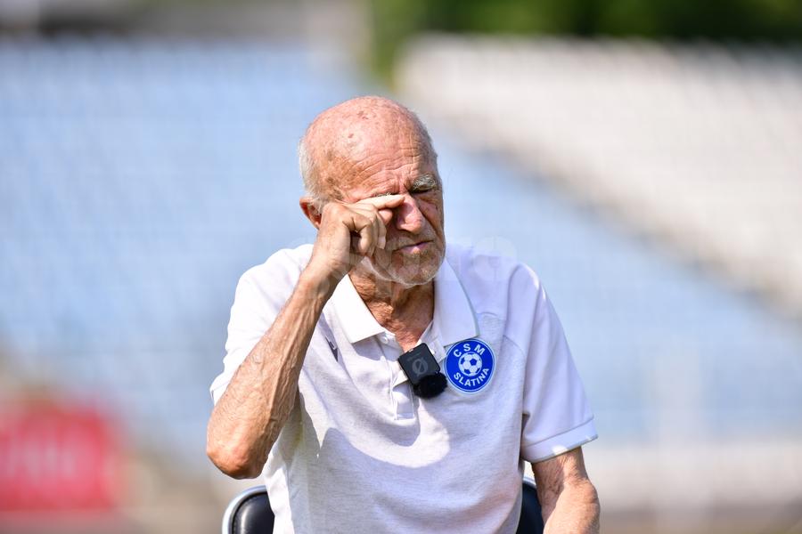 Lui Ion Pîrvulescu i-au dat lacrimile în finalul confesiunilor din dialogul cu reporterii GSP. Foto: Cristi Preda (GSP) Antrenorul care i-a inventat pe Luțu și cuplul N&D: „Dacă nu-l lua Becali șofer, ajungea boschetar. Îl puneam să citească Harap Alb în vestiar” + „Nu-i băteam să-i schilodesc!”