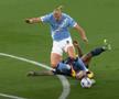Faultul din poziție de ultim apărător comis de Di Lorenzo asupra lui Haaland în afara careului mare / Foto: Capturi Prima Sport 2