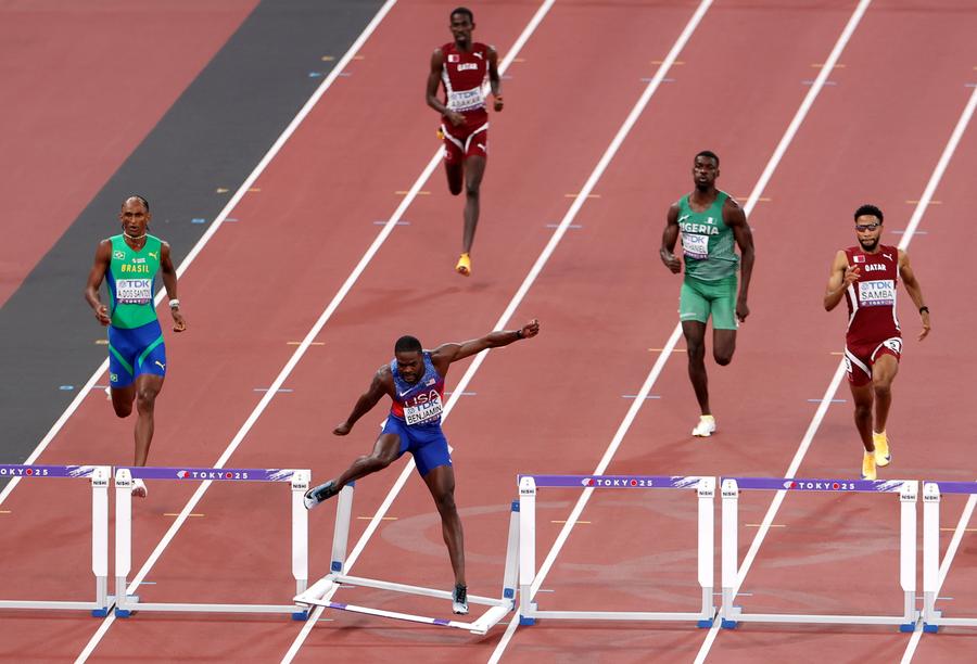 Interesanta finală de la 400 m garduri la Campionatele Mondiale de la Tokyo: atacuri verbale, controversă și un medaliat cu coroană
