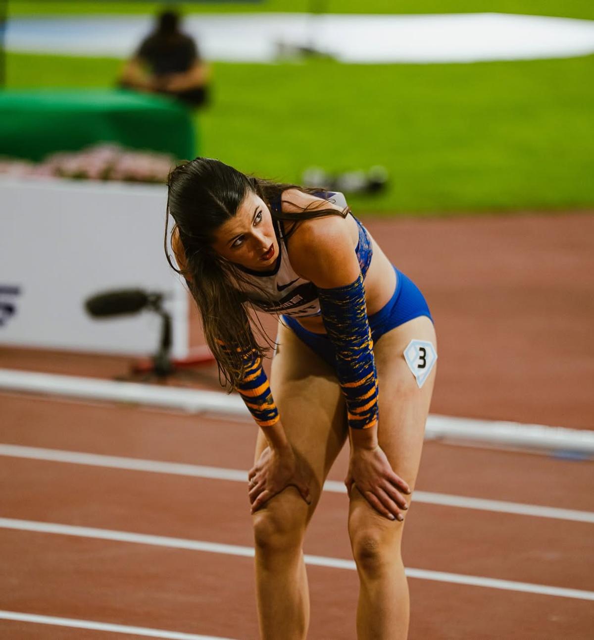 A izbucnit în lacrimi după ce a câștigat medalia de argint la Campionatele Mondiale de atletism: „Atmosfera a fost sexy și agresivă”