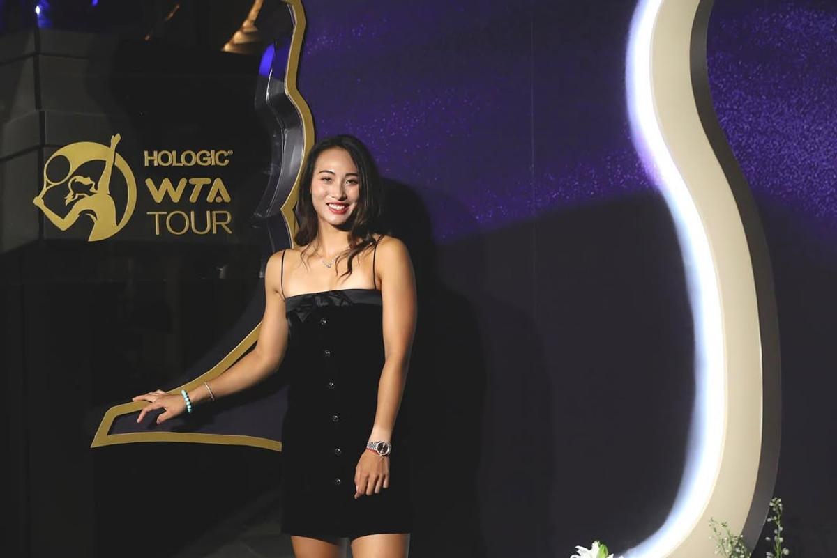 Qinwen Zheng, imagini de la Marele Zid Chinezesc
