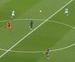 Faza premergătoare eliminării lui Di Lorenzo, în care arbitrul nu vede contactul dintre Haaland și Beukema aproape de cercul de la centru / Foto: Capturi Prima Sport 2