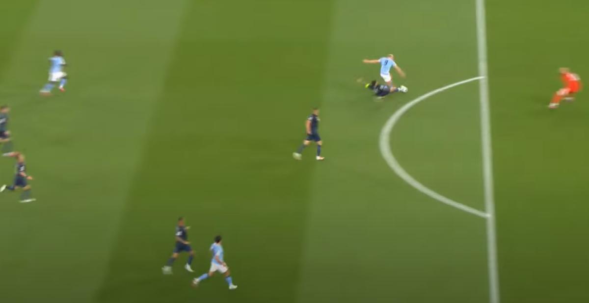 Faza eliminării lui Giovanni Di Lorenzo, după faultul de ultim apărător asupra lui Erling Haaland, în Manchester City - Napoli 2-0