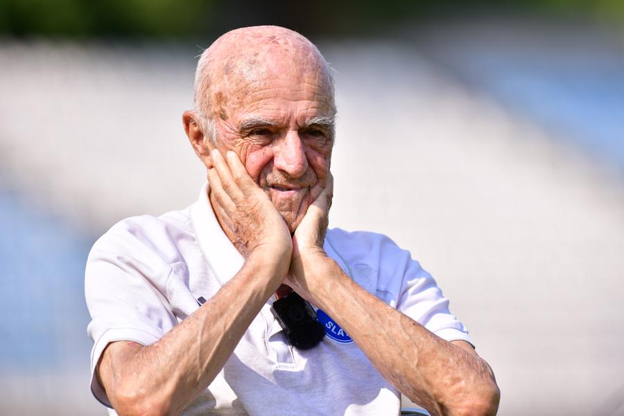 Ion Pîrvulescu admite că atitudinea sa față de jucători a fost deseori nepotrivită. Foto: Cristi Preda (GSP) Antrenorul care i-a inventat pe Luțu și cuplul N&D: „Dacă nu-l lua Becali șofer, ajungea boschetar. Îl puneam să citească Harap Alb în vestiar” + „Nu-i băteam să-i schilodesc!”