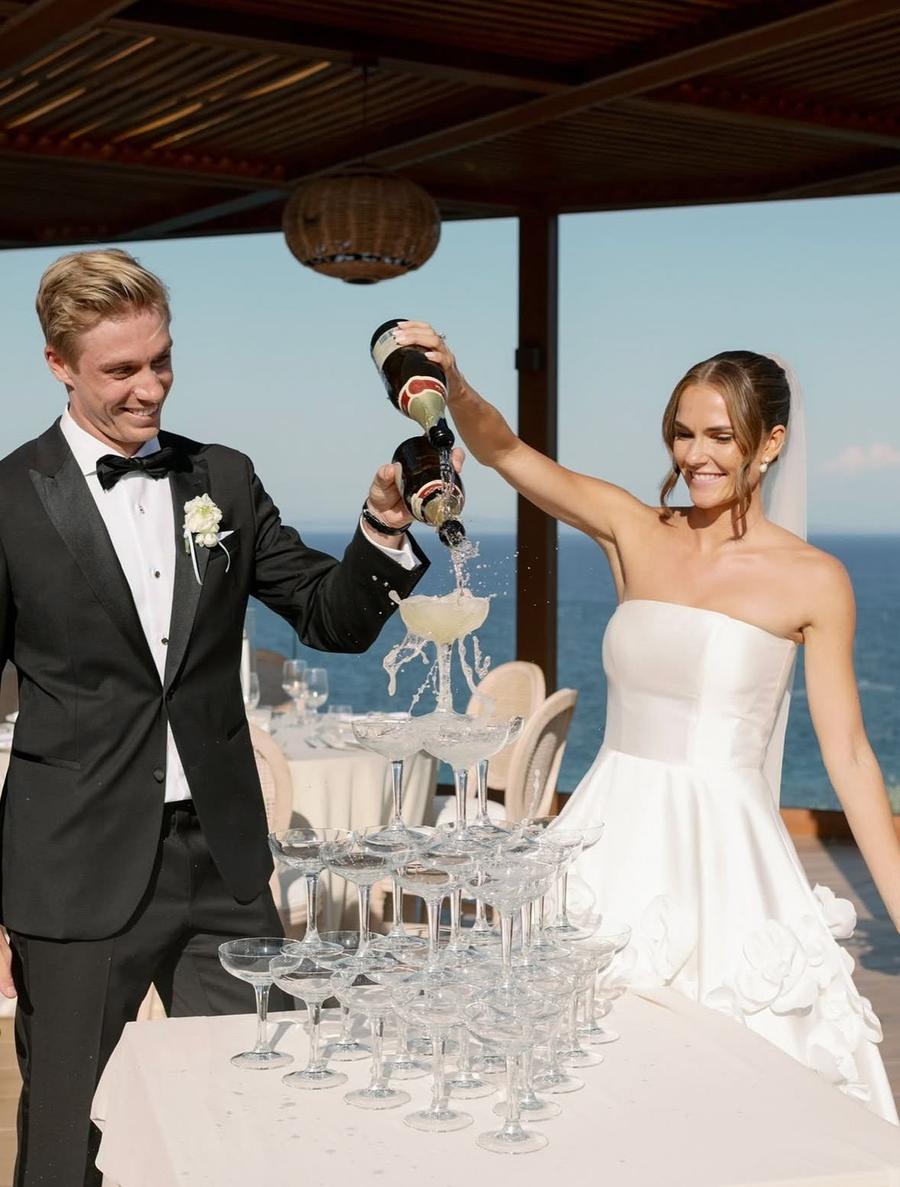 Denis Shapovalov și Mirjam Björklund FOTO Vogue Scandinavia Fost jucător de Top 10 a avut o nuntă de poveste în Grecia