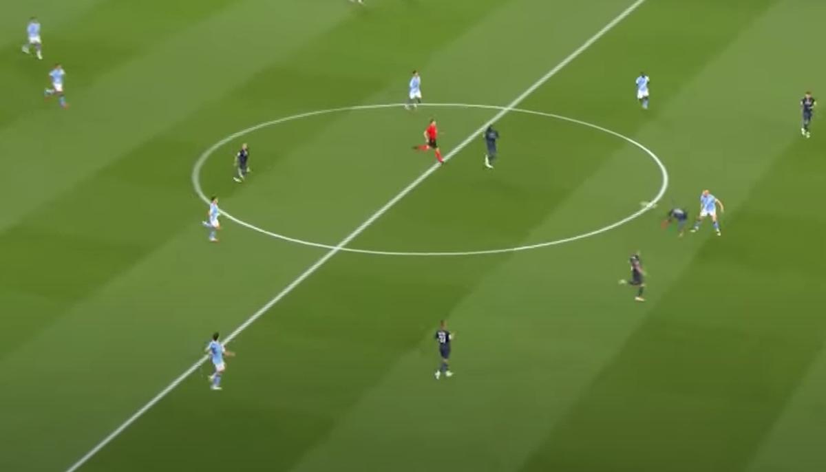 Faza eliminării lui Giovanni Di Lorenzo, după faultul de ultim apărător asupra lui Erling Haaland, în Manchester City - Napoli 2-0