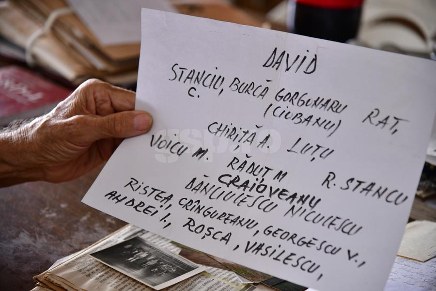 Ion Pîrvulescu a așternut pe o foaie lotul său de elită, jucători crescuți pe terenurile Slatinei. Foto: Cristi Preda (GSP) Antrenorul care i-a inventat pe Luțu și cuplul N&D: „Dacă nu-l lua Becali șofer, ajungea boschetar. Îl puneam să citească Harap Alb în vestiar” + „Nu-i băteam să-i schilodesc!”