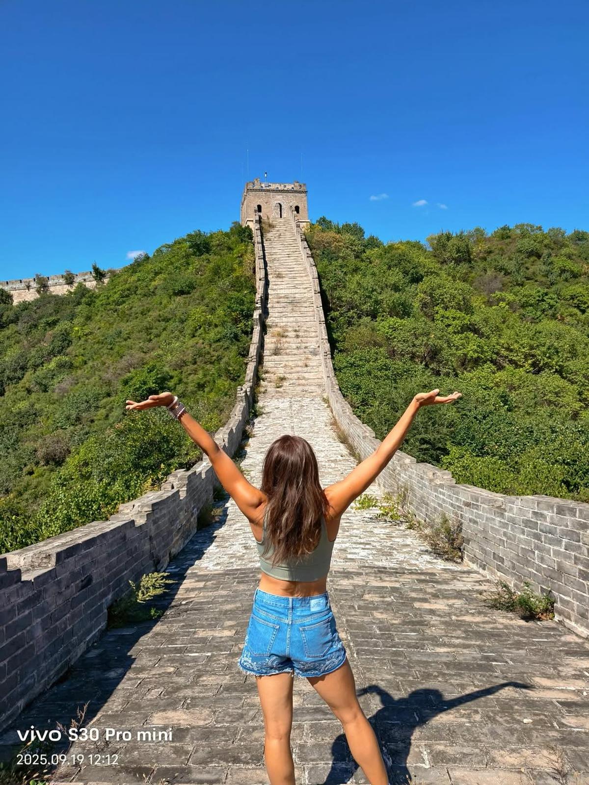 Qinwen Zheng, imagini de la Marele Zid Chinezesc