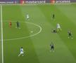 Faza premergătoare eliminării lui Di Lorenzo, în care arbitrul nu vede contactul dintre Haaland și Beukema aproape de cercul de la centru / Foto: Capturi Prima Sport 2