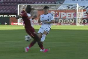 CFR Cluj - FC Botoșani » Oaspeții au rămas în 10 în minutul 9