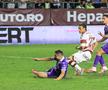 Faza golului: șutul din interiorul careului, în ciuda opoziției fundaşilor de la FC Argeş FOTO: Ionuț Iordache (GSP)