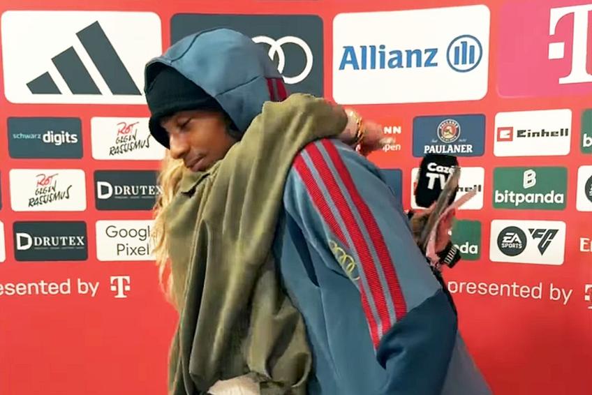 Michael Olise a fost îmbrățișat de Isabela Pagliari după Bayern - Union 7-0