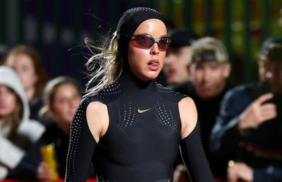 Keely Hodgkinson a alergat într-un costum aerodinamic negru la competiția organizată de soțul Serenei Williams