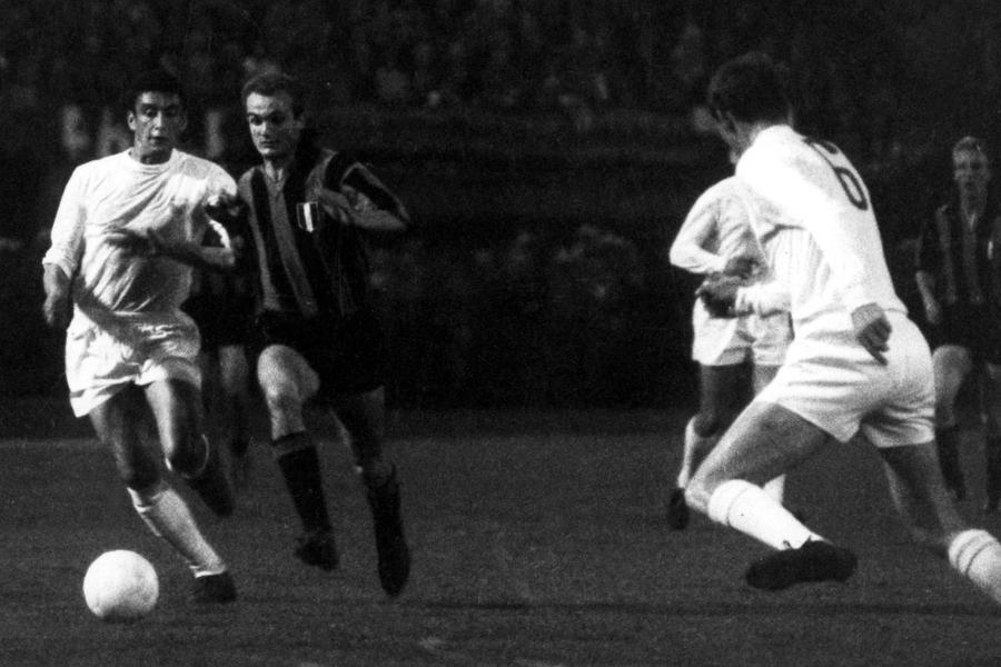 Sandro Mazzola în finala CCE cu Real Madrid / Foto: Imago Fotbalul italian în doliu: s-a stins Sandro Mazzola » Dublul câștigător al Cupei Campionilor cu Inter avea 83 de ani