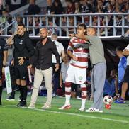 Ultimele indicații primite înainte de intrarea pe teren, cu meciul la 2-1 FOTO: Ionuț Iordache (GSP)