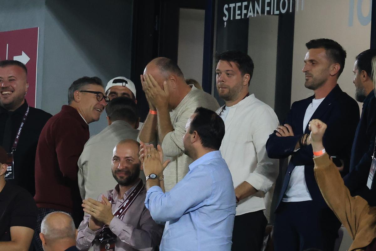 Bucuria din loja giuleştenilor la finalul meciului Rapid - FC Argeş 3-1