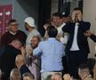 Mâinile duse la cap, în tribuna oficială. Reacție de peluză, nu de VIP FOTO: Ionuț Iordache (GSP)