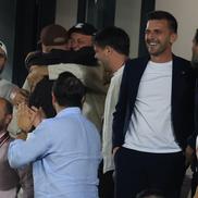 Dan Matei Șucu sare în brațele tatălui său, la câteva secunde după golul fratelui mai mic FOTO: Ionuț Iordache (GSP)