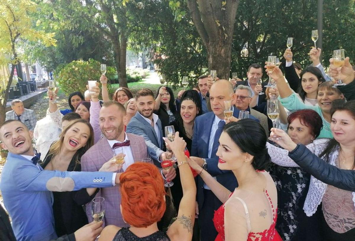 FOTO Sorin Strătilă s-a căsătorit, azi, la Brașov » Imagini de la cununia civilă