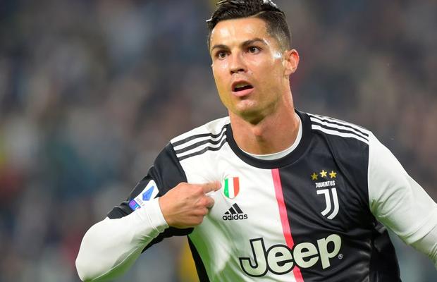 JUVENTUS - BOLOGNA 2-1 // VIDEO 701 and counting » Cristiano Ronaldo, încă un gol pentru Juventus » Portughezul, premiat înainte de meci