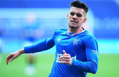 Atac violent: „Cum să compari gloaba de Ianis Hagi cu Zidane? Taică-su trebuia să îl trimită la faianță, nu la fotbal”