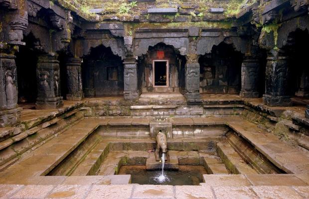FOTO 10 lucruri inexplicabile din India: de la statuia care crește an de an sau satul în care se nasc numai gemeni la templul cu pereți cântători
