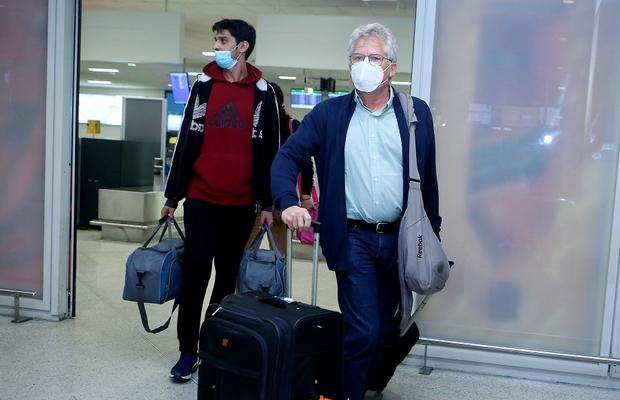 Ladislau Boloni, oficial la Panathinaikos! Așteptat de ziariștii greci la aeroport la miezul nopții