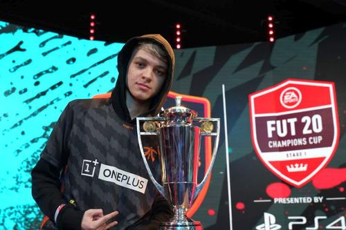 Donovan „Tekkz” Hunt găzduiește tutoriale pentru jucătorii de FIFA 21